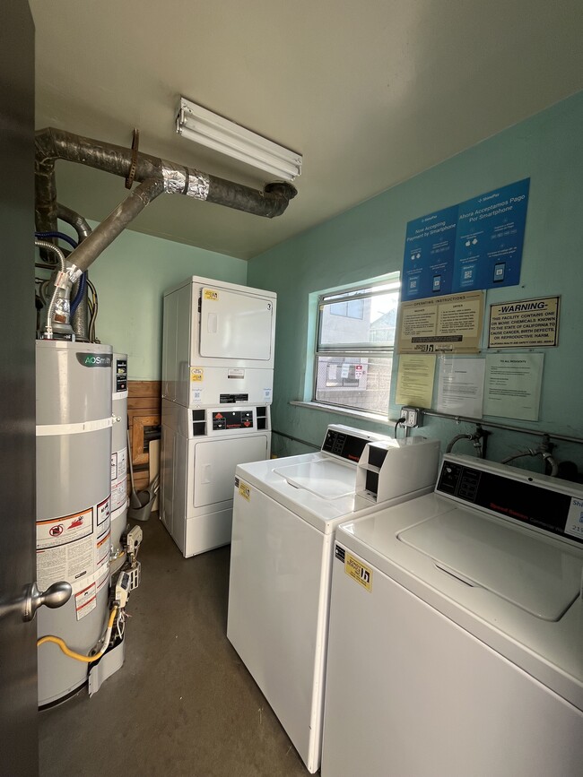 Photo - Chateau Laurel Apartments