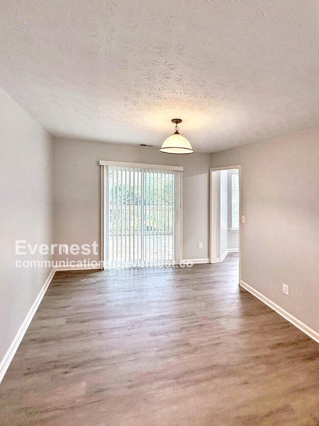 Photo - 305 Renee Dawn Ct