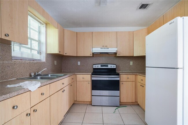 Photo - 415 NW 60th Way Unidad 1