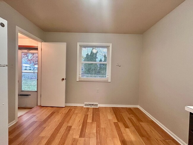 Photo - Wallace Ave 3189/3191 Unit 3191