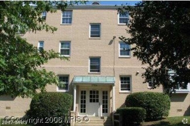 Building Photo - Top-Floor 2BR Unit with Prime Location Nea... Rental