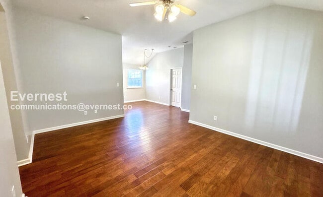 Photo - 619 St Clair Ln