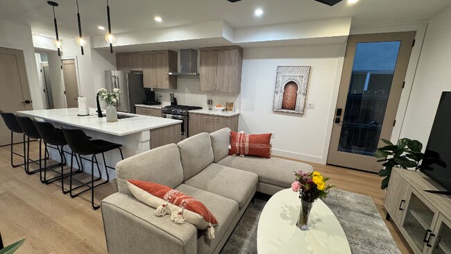 Photo - 3433 Lawrence St