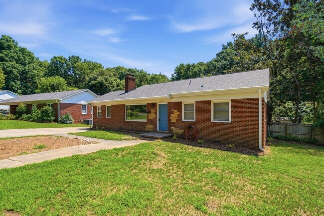 Photo - Move-in Ready 3 Bedroom Ranch Home in Eastway Park
