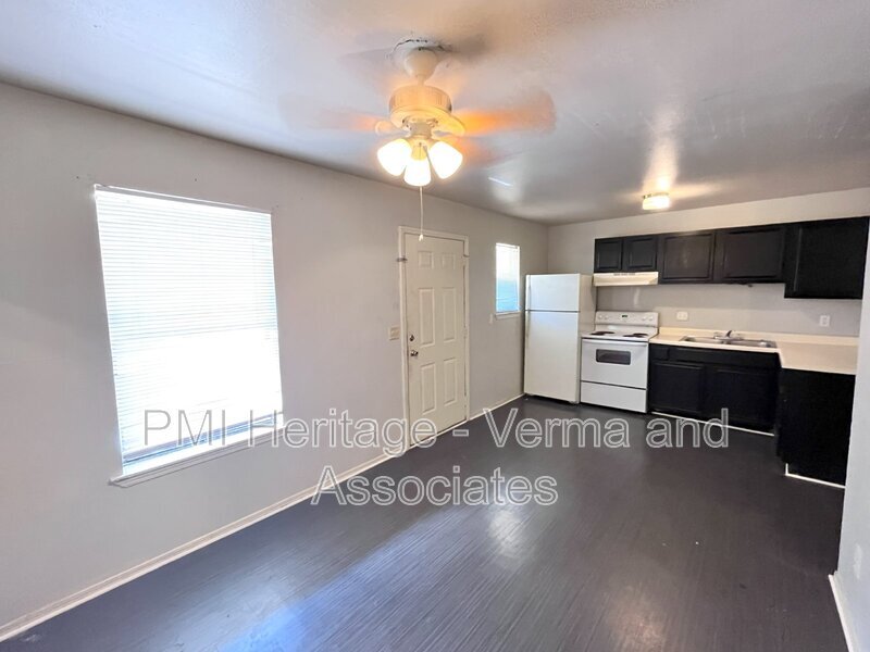 Photo - 809 E Huntsville Ave Unit Apt 205