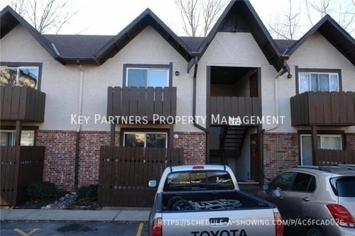 Building Photo - 6212 Robinson St Unit 3