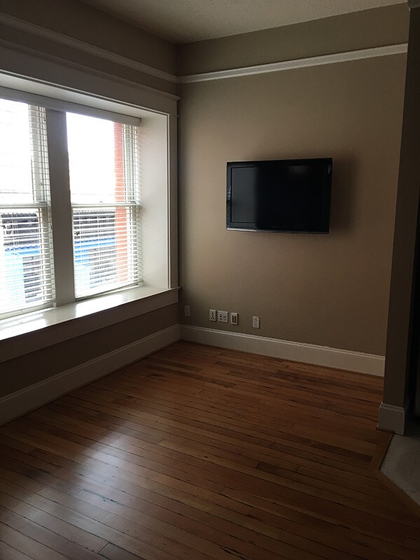 The Esquire Apartments For Rent In Portland Or Forrent Photo The Esquire Apartments