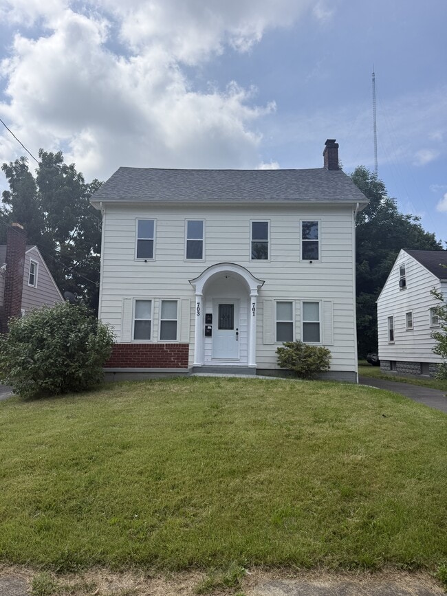 Building Photo - 701 E Judson Ave Unit 1