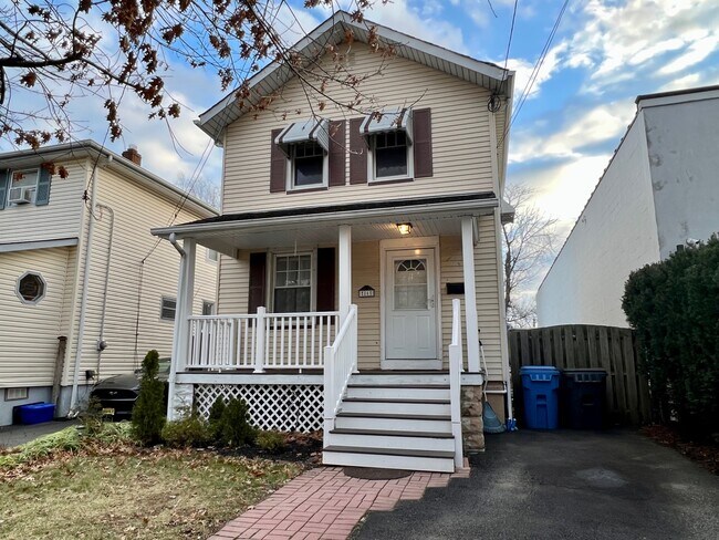 Photo - 16 Charles St