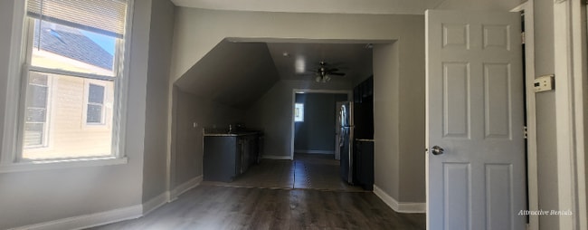 Photo - 1415 E 75th St Unidad 2