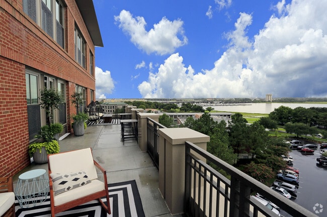 2BR, 2BA - 1434 SF