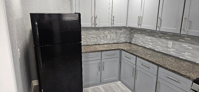 Photo - 7011 Hillsboro St