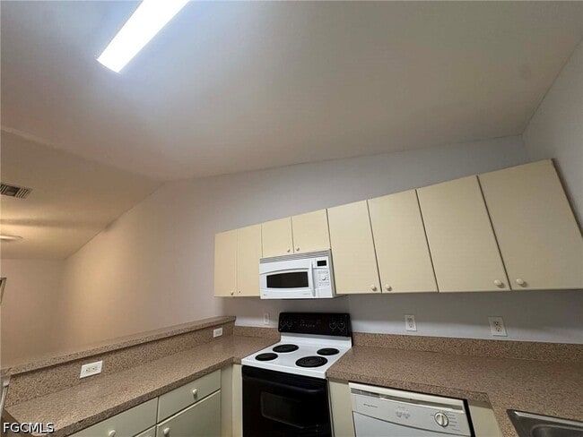 Photo - 1002 W 12th St