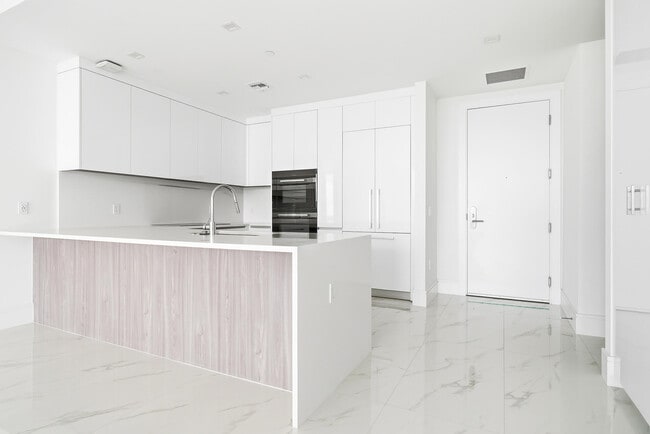 Photo - 220 Lake Shore Dr Unidad 1021