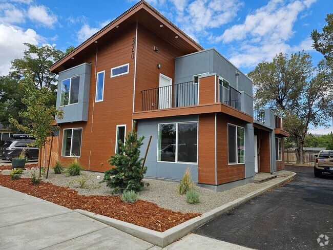Building Photo - Beautiful New Construction Duplex in Carso... Rental