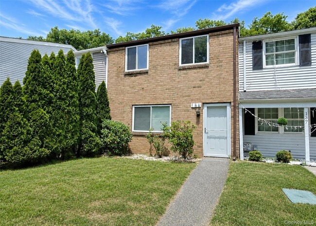 Building Photo - 136 Hill Crescent