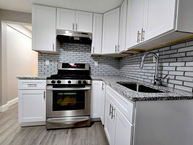 Building Photo - 18 68th St Unit apt 1