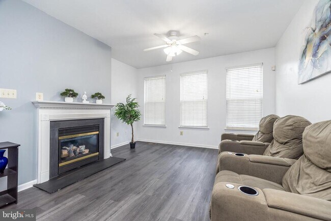 Photo - 483 Fort Hill Cir