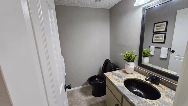 Building Photo - 6430 Bankside Dr Unit 12