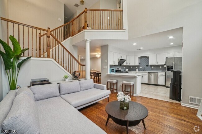 Building Photo - 46 Mayflower Dr Rental