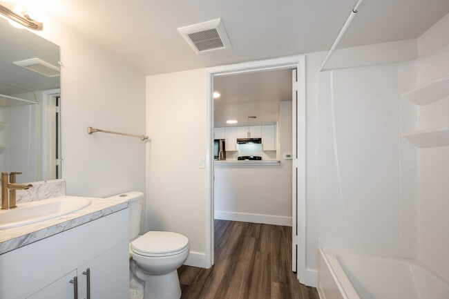 2 Bedroom, 2 Bathroom 898 Sq. Ft.