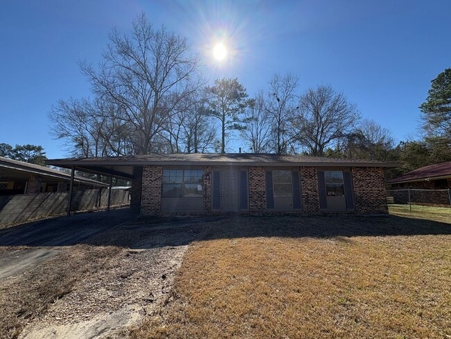 Building Photo - 3 Bedroom 2 Bath House for Rent