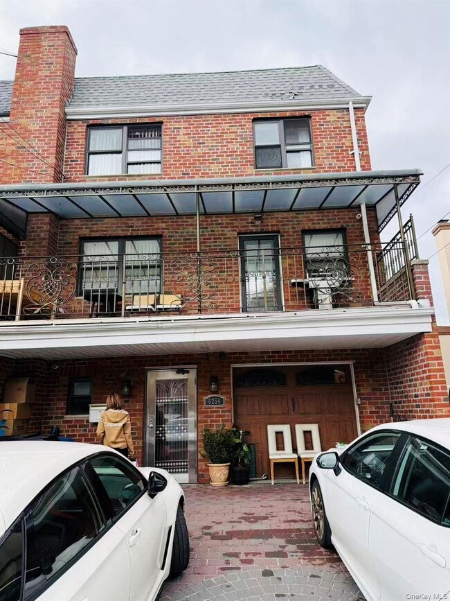 Building Photo - 62-54 Dry Harbor Rd Unit 2nd Fl