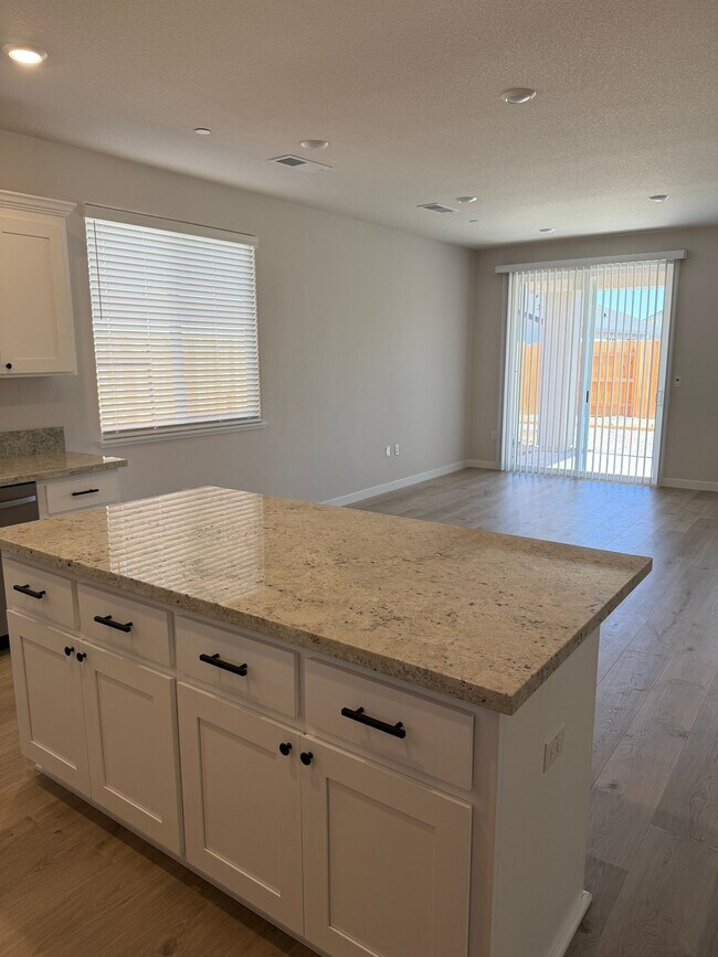 Photo - 2704 Contour Wy