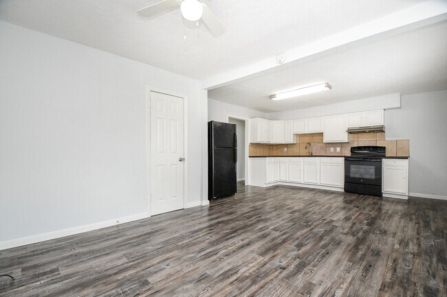 Photo - 941 Lucky St