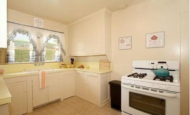 Photo - 1007 W Beach Blvd