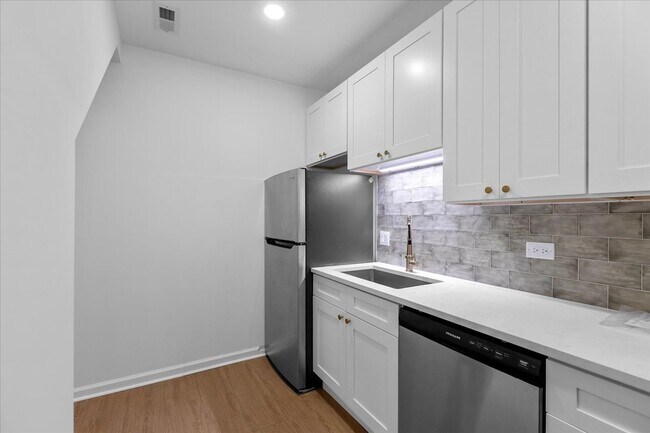 Photo - 1313 W Chicago Ave