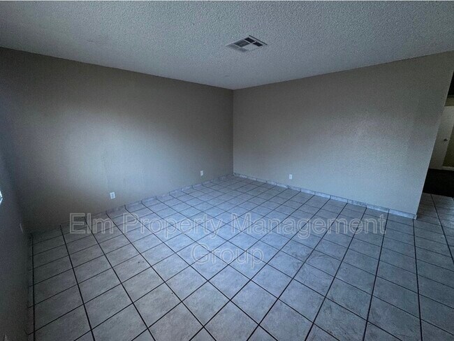 Photo - 8 Britz Cir
