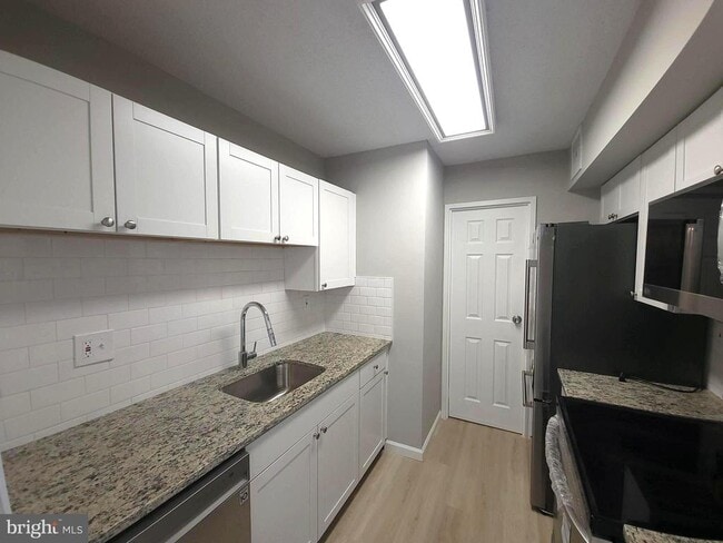 Building Photo - 666 W Germantown Pike Unit 2409