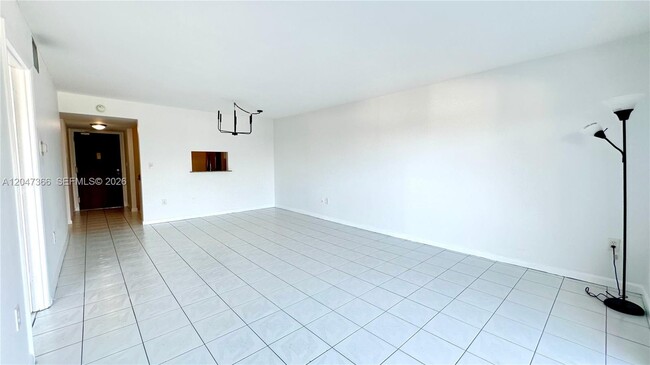 Photo - 130 S Shore Dr Unidad 4B