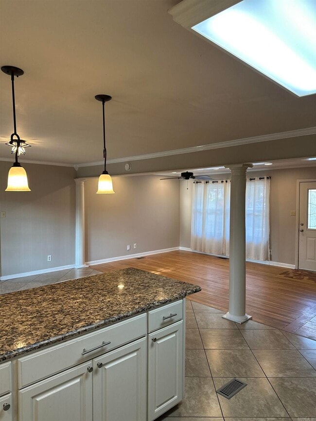 Photo - 5205 Stratford Rd