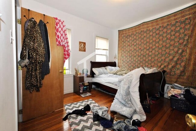 Photo - Bright three bed..... Sept 1st!