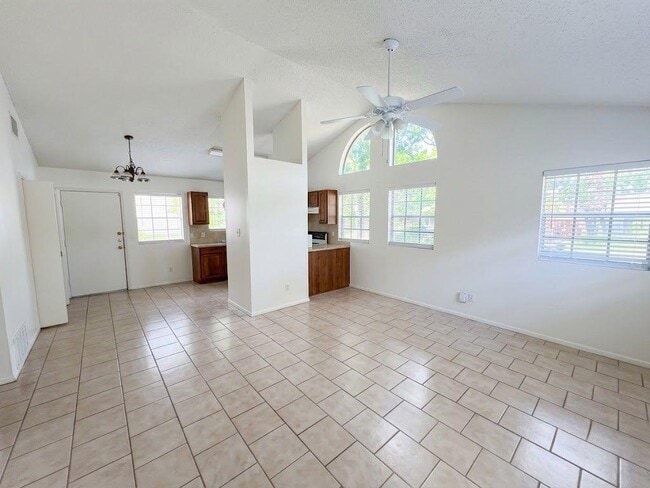 Photo - 8811 Pineridge Dr