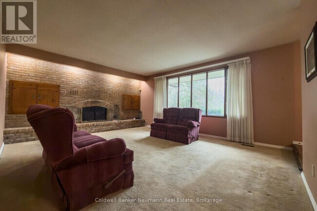 Photo - 4711 Watson Rd S