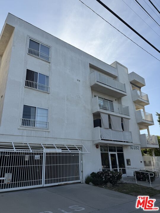 Building Photo - 10282 Tujunga Canyon Blvd Unit 103