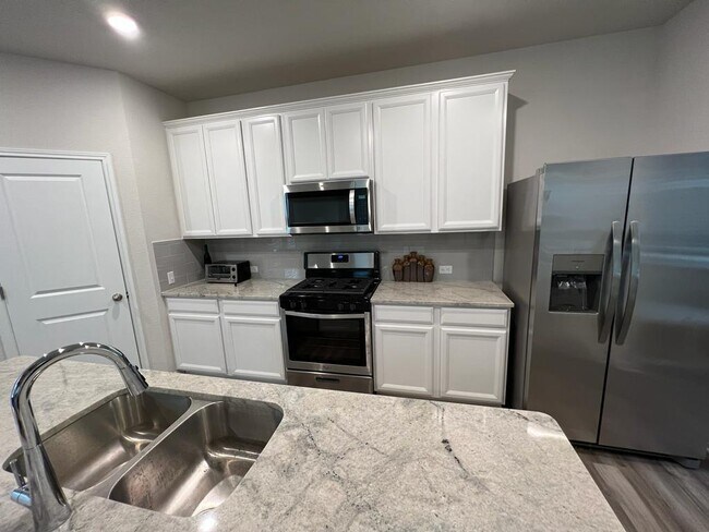 Photo - 138 Sawtooth Mountain Way