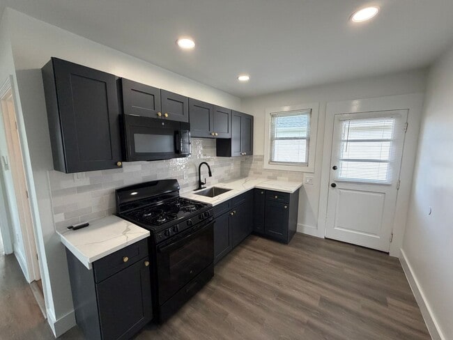 Photo - 604 N Causeway Blvd Unit B