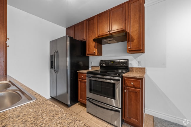 Building Photo - 1756 Essex St Rental