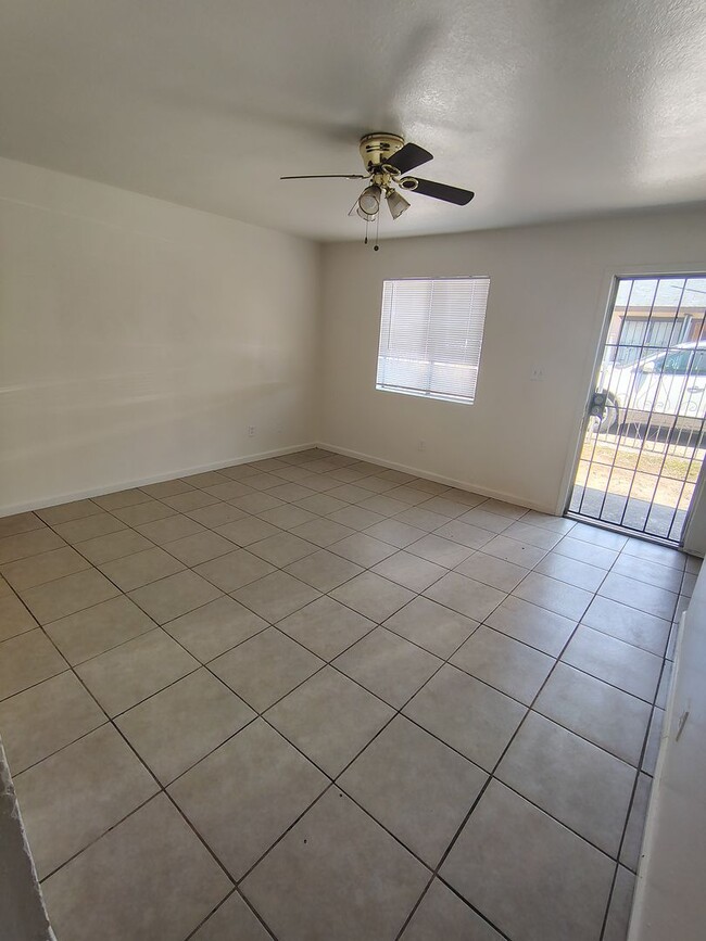 Building Photo - 2 Bed / 1 Bath – Gated Unit A