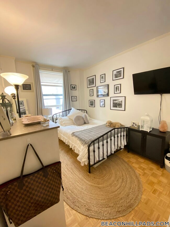 Building Photo - 21 Beacon St Unit 10B