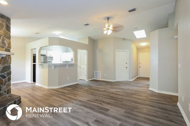 Photo - 1441 Kingfisher Ln N