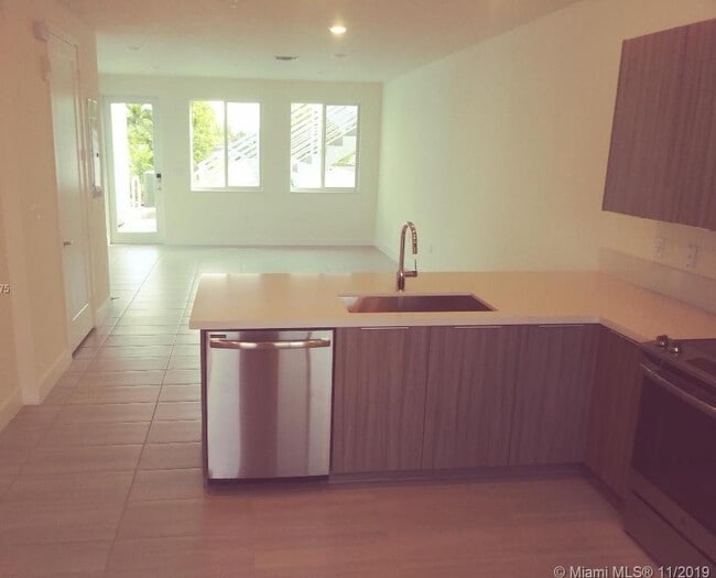 Photo - 10260 NW 63rd Ter Unidad 102