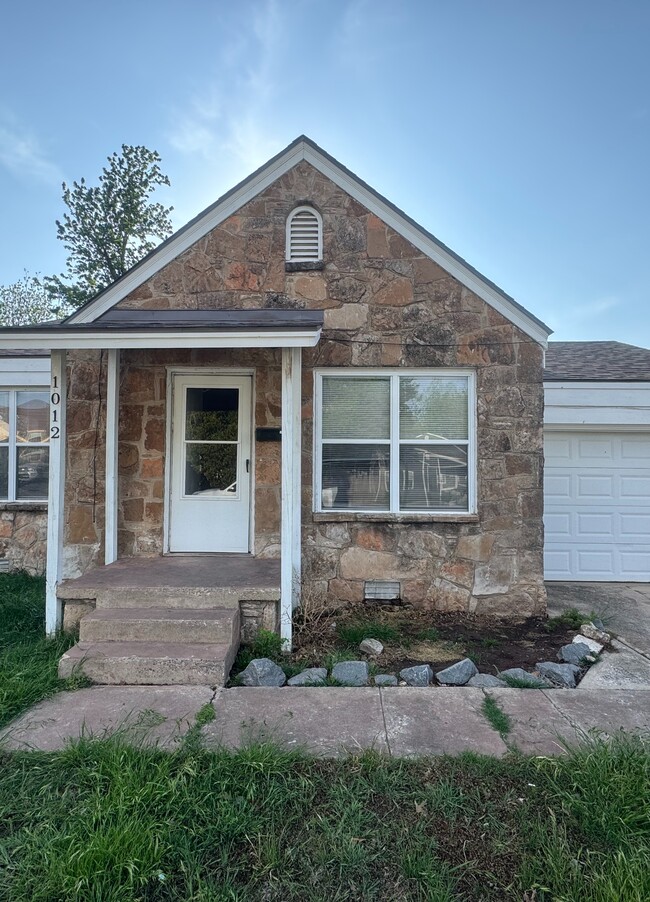 Building Photo - 1012 S Ellison Ave