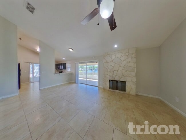 Photo - 8115 Mactavish Way E