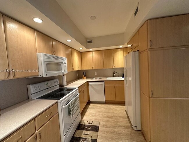 Photo - 5600 Collins Ave Unidad 10U