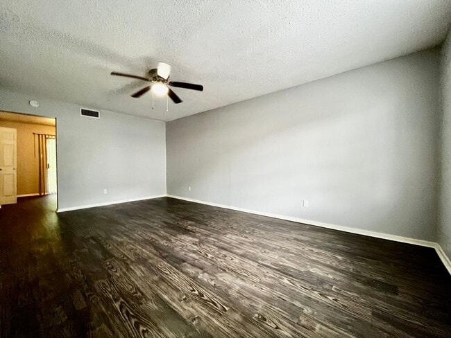 Photo - 17 Powhatan Dr